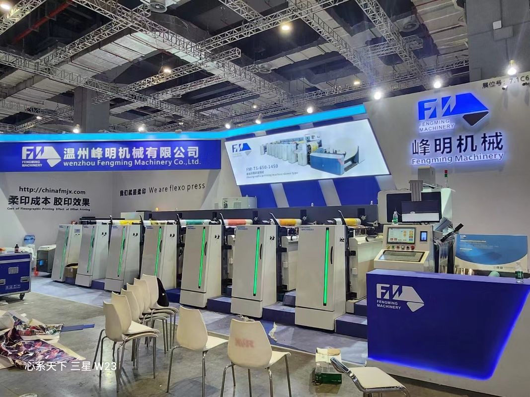 طباعة العلامات اللاصقة من الدرجة الأولى مع آلة طباعة Flexo من نوع الأكمام
