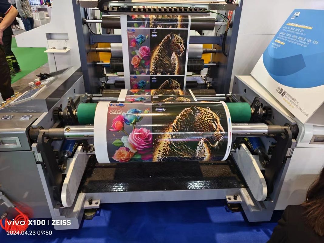 طباعة العلامات اللاصقة من الدرجة الأولى مع آلة طباعة Flexo من نوع الأكمام