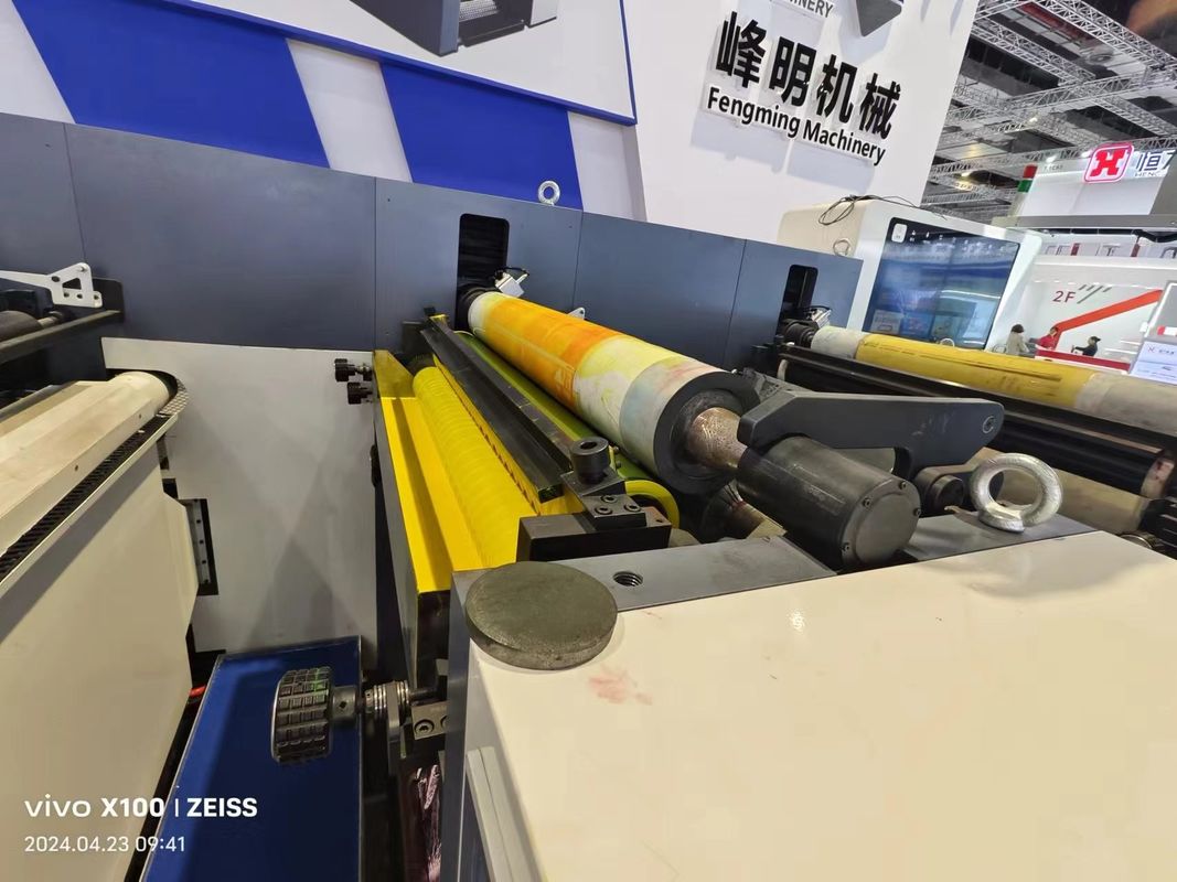 آلة الطباعة UV Servo Flexo 1350mm كؤوس ورقية للوحة إلى لفة طابعة بطاقة جديدة