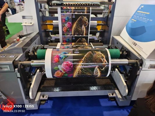 طباعة العلامات اللاصقة من الدرجة الأولى مع آلة طباعة Flexo من نوع الأكمام