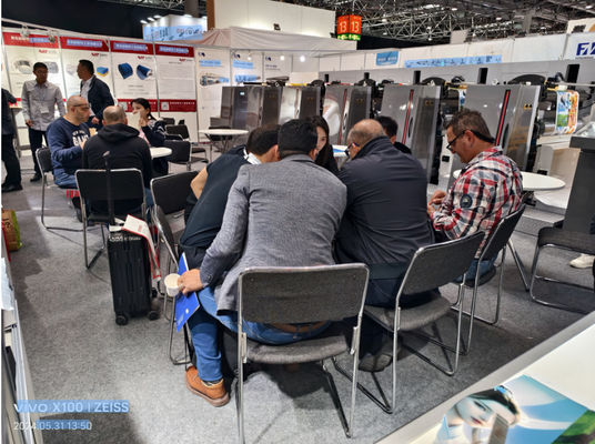 آلة الطباعة المرنة ذات الغطاء المتحكم بها بواسطة PLC مع عرض الطباعة القصوى 1000 ملم